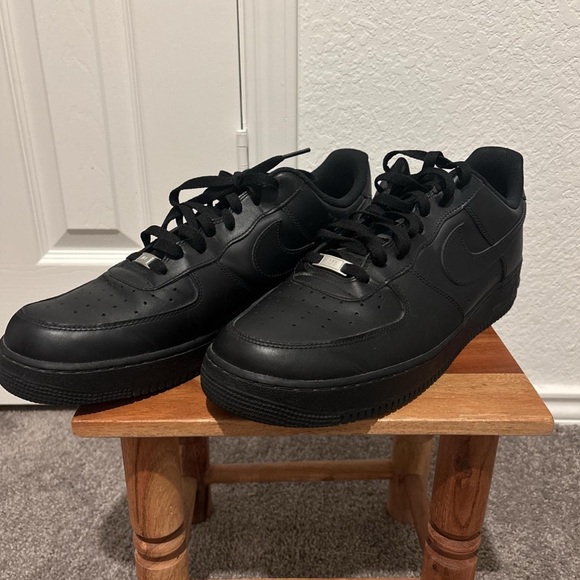 Nike Men's Black Air Force One AF1 Low Sneakers - Picture 1 of 3
